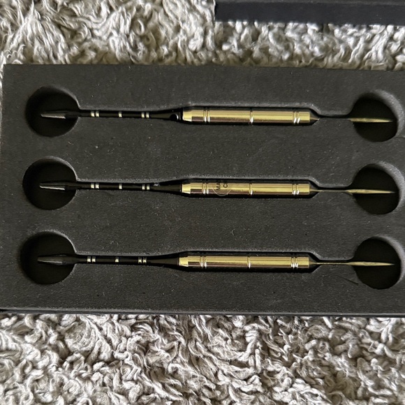 Black and Silver Steel Needle Tip Darts Set - Premium Men's Accessory - Picture 2 of 4